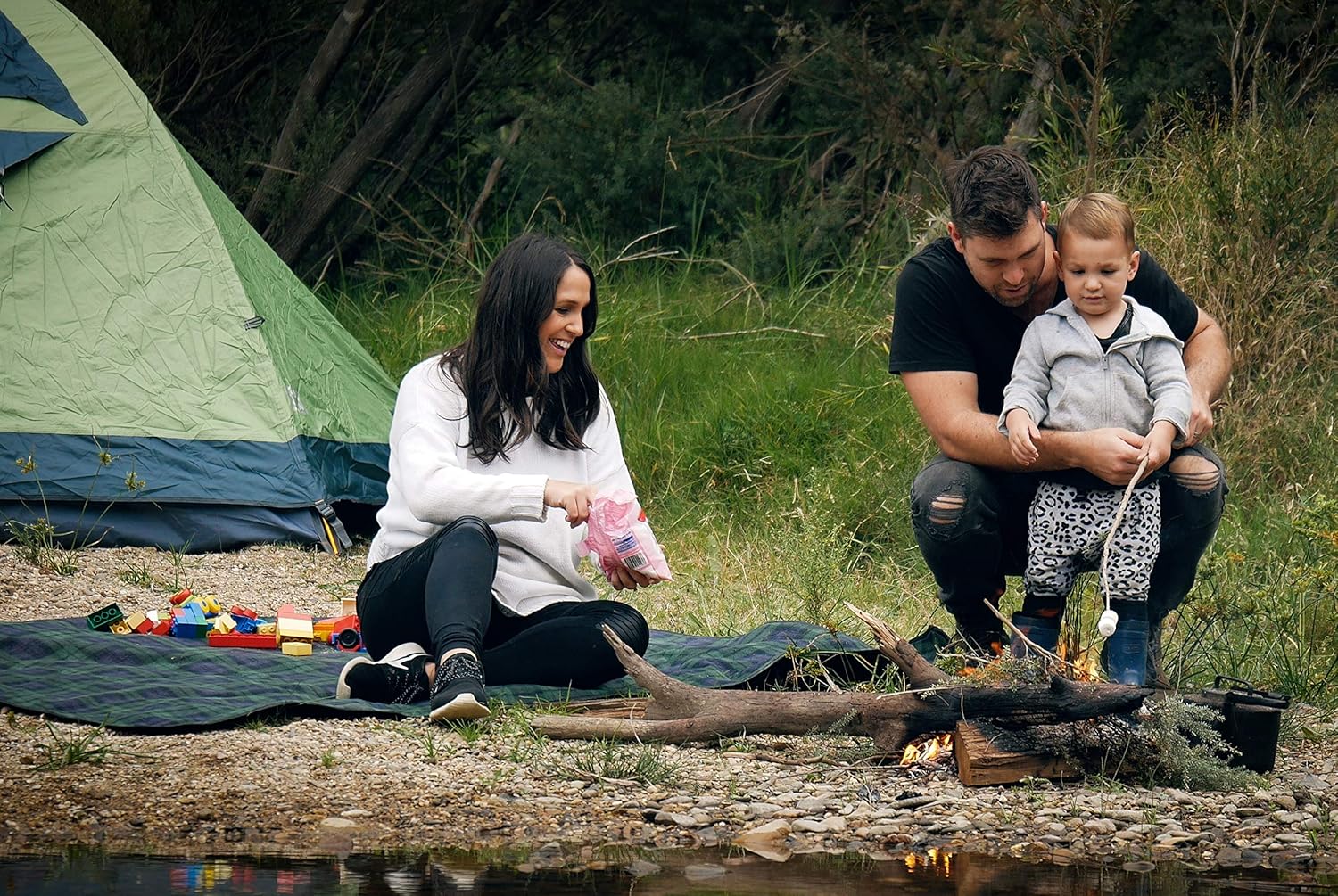 DOWN UNDER OUTDOORS Large Waterproof Windproof Extra Thick 350 GSM Quilted Fleece, or Sherpa Stadium Blanket - Image 5